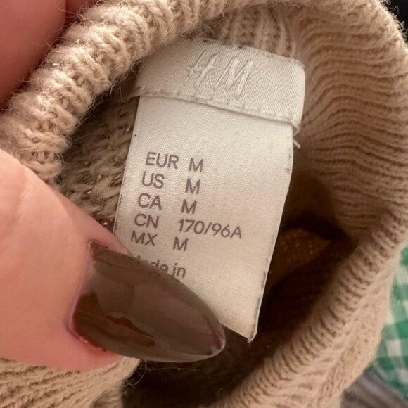 H&M Sweater - Picture 2 of 3